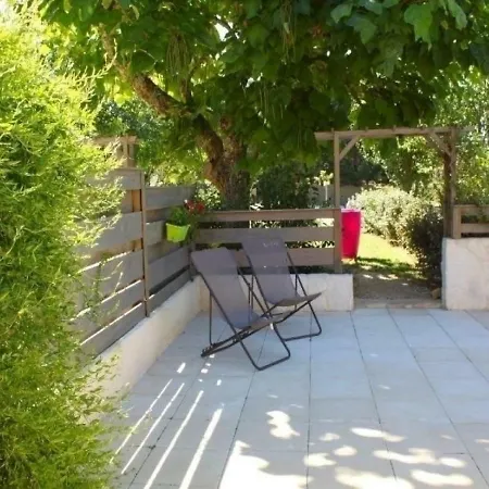 Semesterbostad House Le Tillou 1