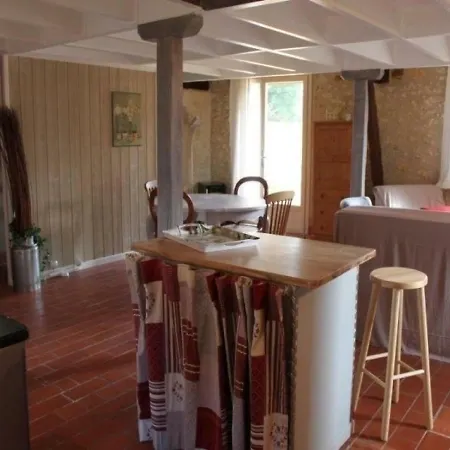 House Le Tillou 1 Semesterbostad *